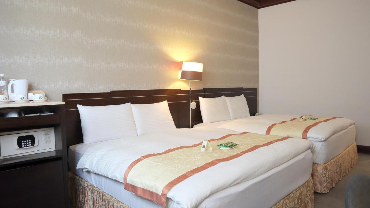 Ho Fong Business Stay Fengyuan Exterior photo